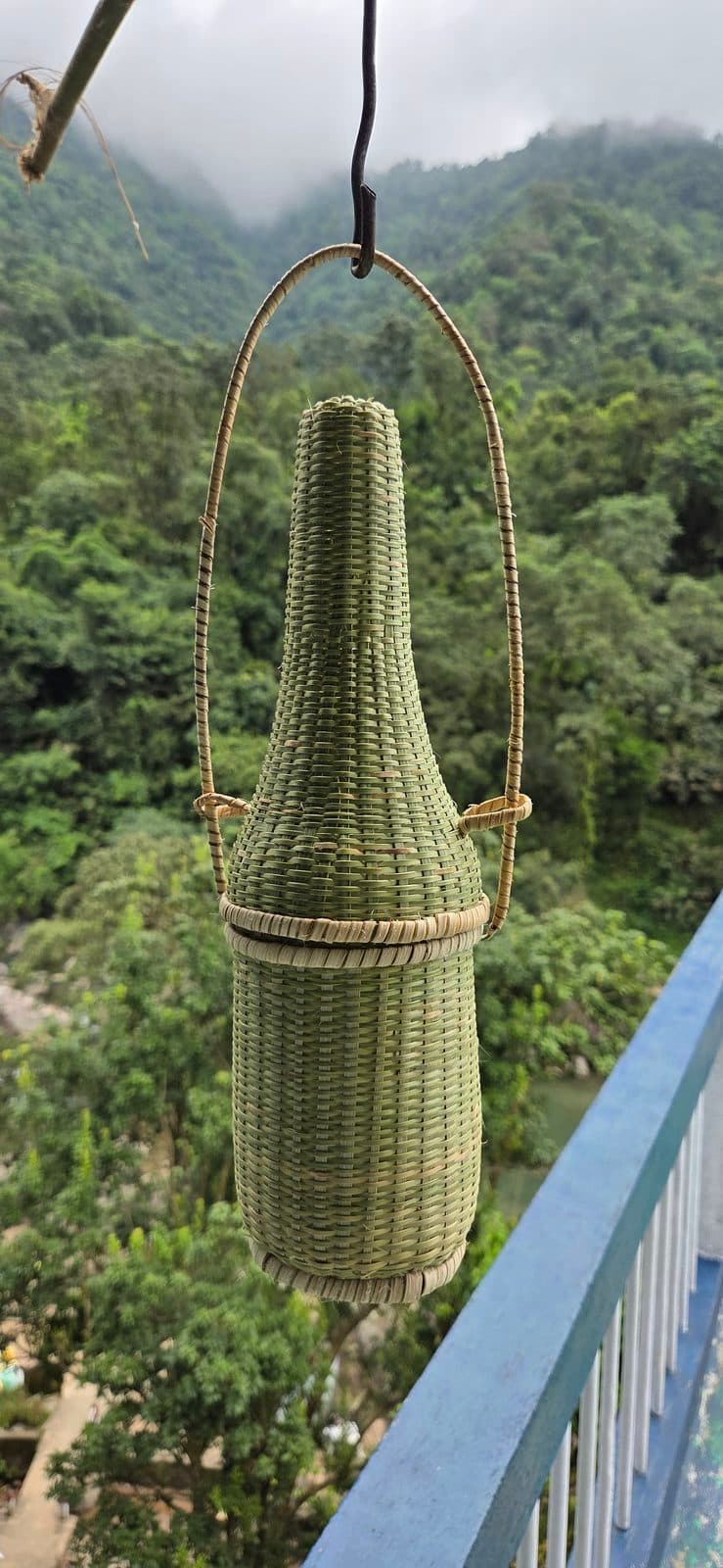 Woven bottle cover with lift-off cap