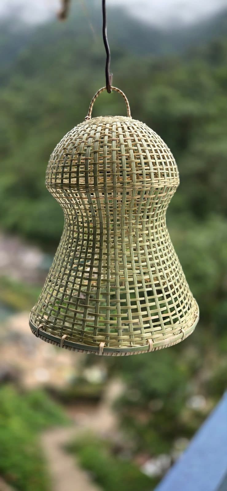 Gourd-profile woven bamboo pendant shade