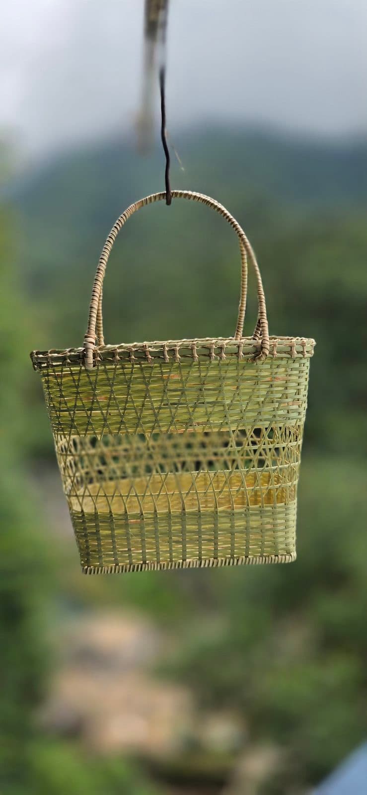 Flat-sided woven shopping basket with handles